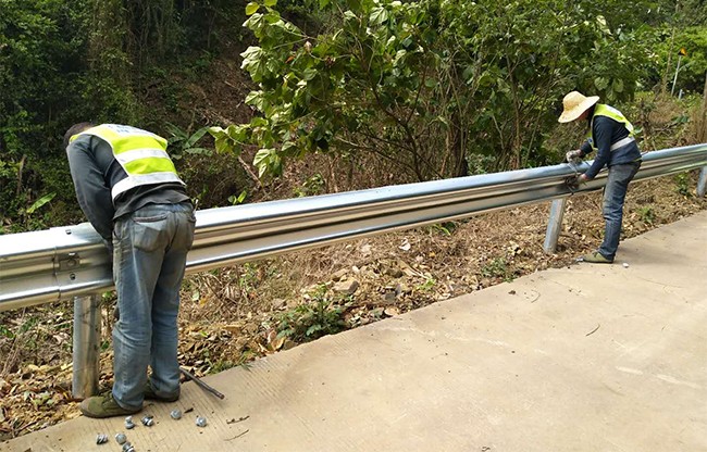 邢台高速公路护栏的定期维护与保养
